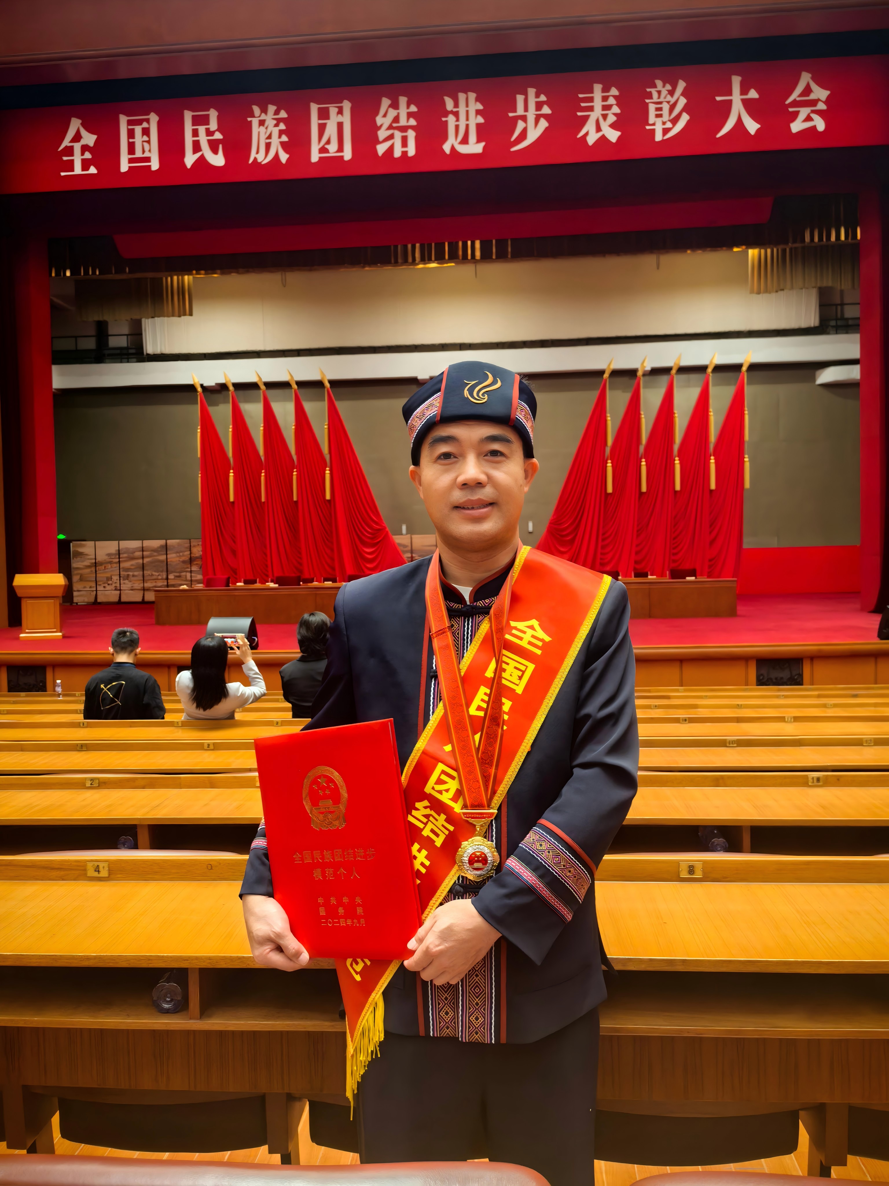 1、銀總獲獎(jiǎng)圖片(1)